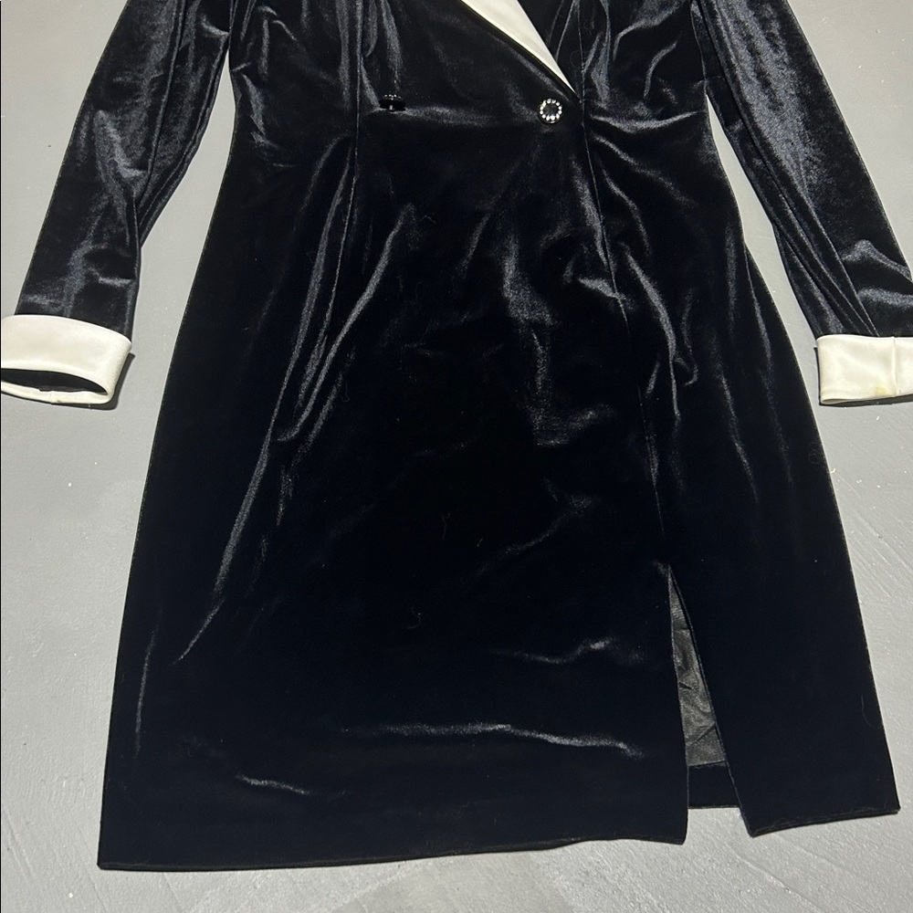 Ever Beauty Black Velvet Dress with White Front Lapel Collar (Women’s Size 4) - Picture 2 of 11
